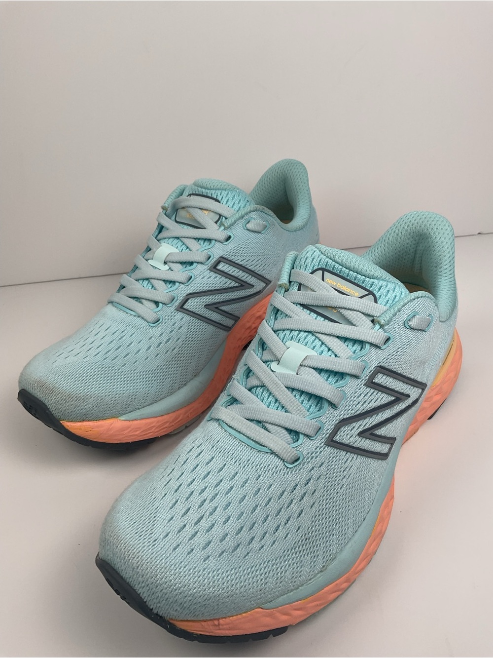 New Balance Women’s 8.5 B Running Shoes Pale Blue Mango W880G11